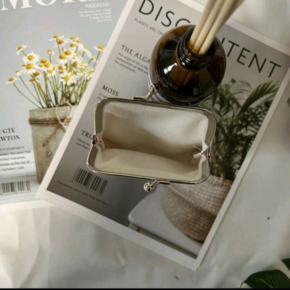 Kiss lock Coin purse girl with glasses - Picture 3 of 3